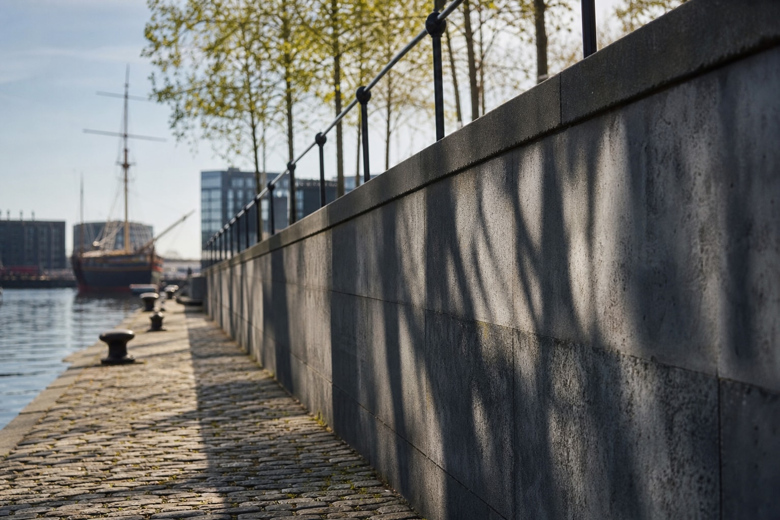 Features of the Schaduwkade at The Shadow Wall